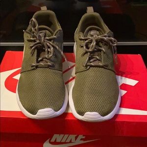 ⛔️ Sold ⛔️ Nike sneakers. In perfect condition. Worn few times.